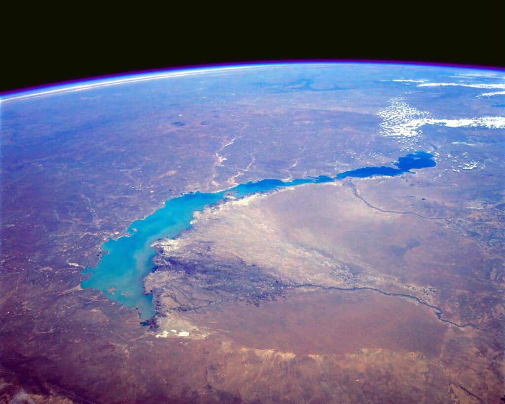 Recursos naturales de Kazajstán 2 STS039 085 00E Lake Balkhash Kazakhstan April 1991