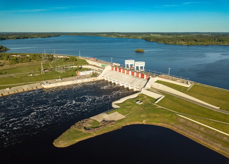 central hidroelectrica en letonia rio del daugava plavinas 120476024