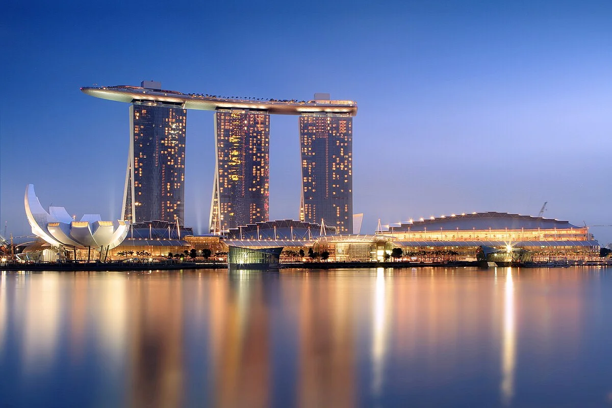 Recursos naturales de Singapur 1 Marina Bay Sands in the evening