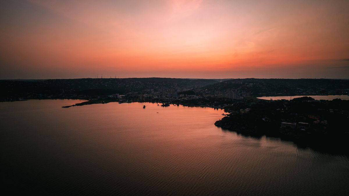 Atardecer sobre el lago Victoria en Tanzania