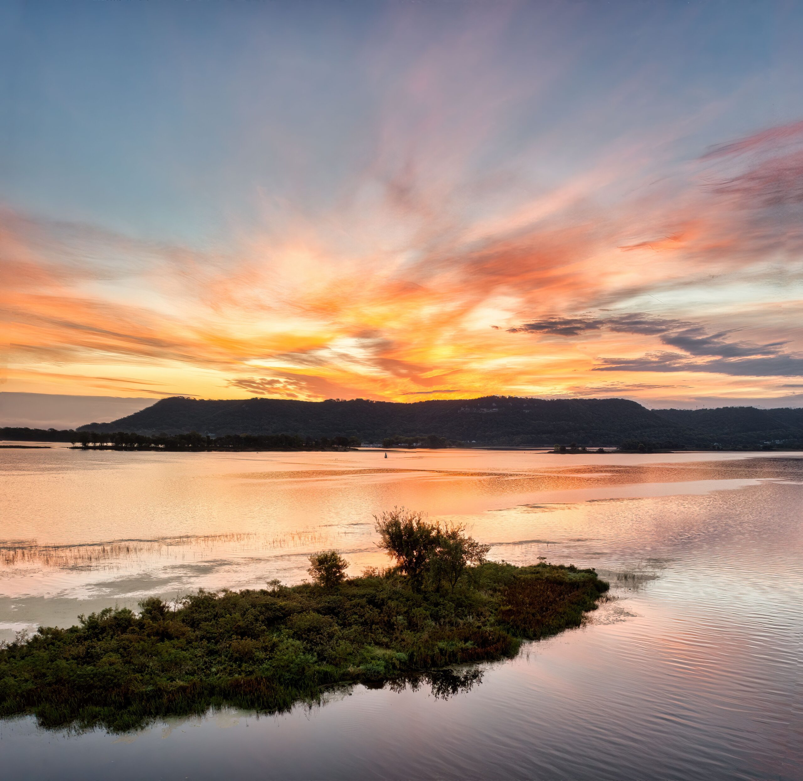 Recursos naturales de América del Norte 5 Atardecer sobre el río Misisipi en Minnesota
