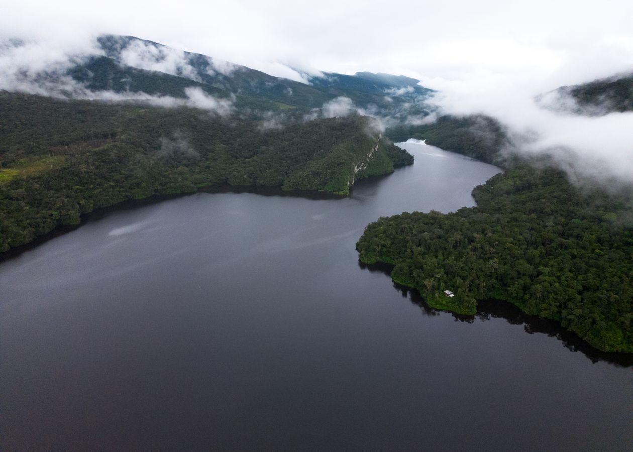 Recursos naturales de América Latina 5 Río Amazonas atravesando la selva peruana